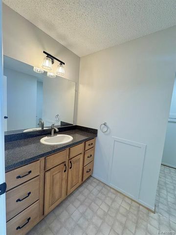 4956 Oak Hill Drive 78, Waterford, MI 48329