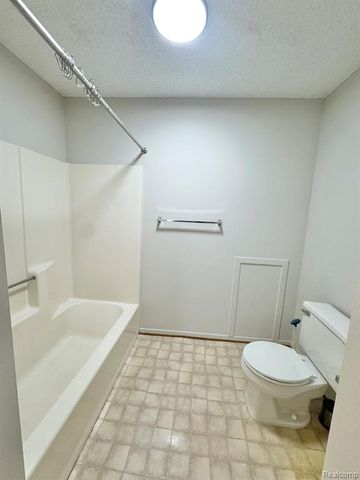 4956 Oak Hill Drive 78, Waterford, MI 48329