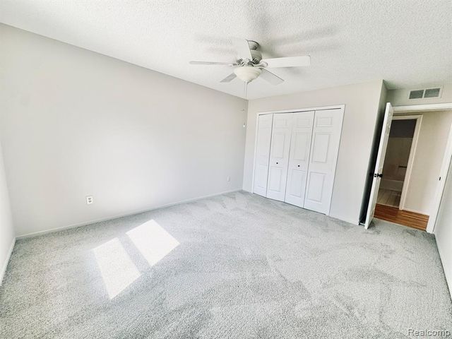 4956 Oak Hill Drive 78, Waterford, MI 48329