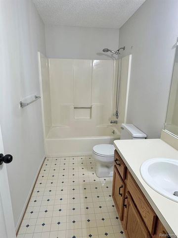 4956 Oak Hill Drive 78, Waterford, MI 48329