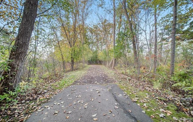 4956 Oak Hill Drive 78, Waterford, MI 48329
