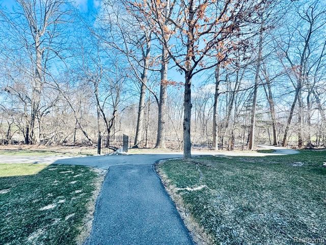 4956 Oak Hill Drive 78, Waterford, MI 48329
