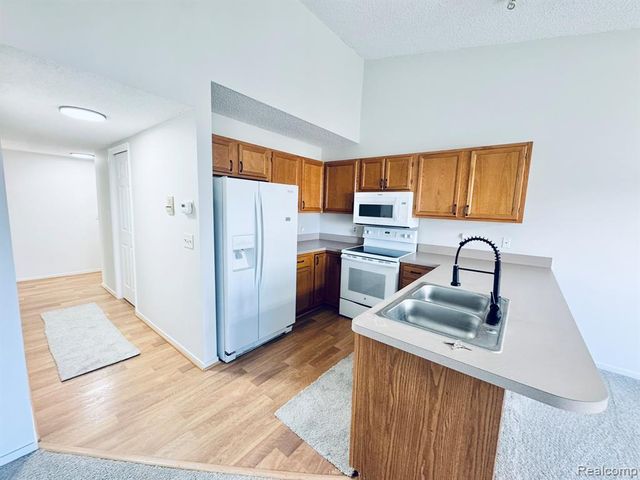 4956 Oak Hill Drive 78, Waterford, MI 48329