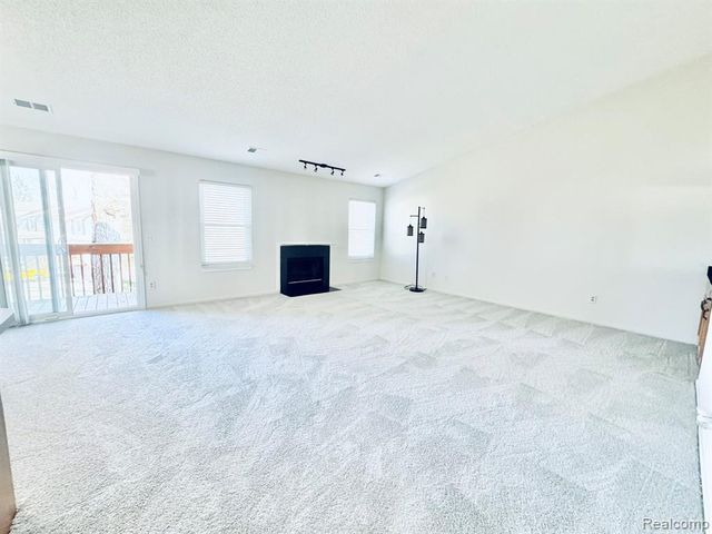 4956 Oak Hill Drive 78, Waterford, MI 48329