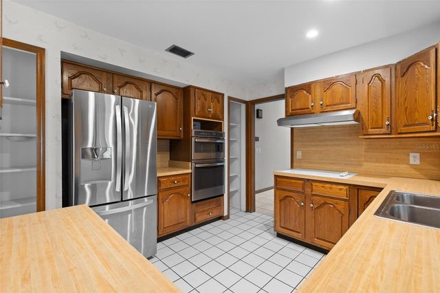 521 FERNWOOD DRIVE, Altamonte Springs, FL 32701