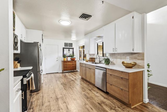 4969 Village Oaks Dr, Rocklin, CA 95677