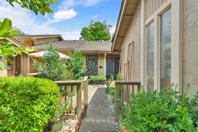 4969 Village Oaks Dr, Rocklin, CA 95677