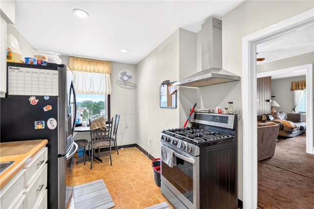 1218 Mutual St, Sheraden, PA 15204