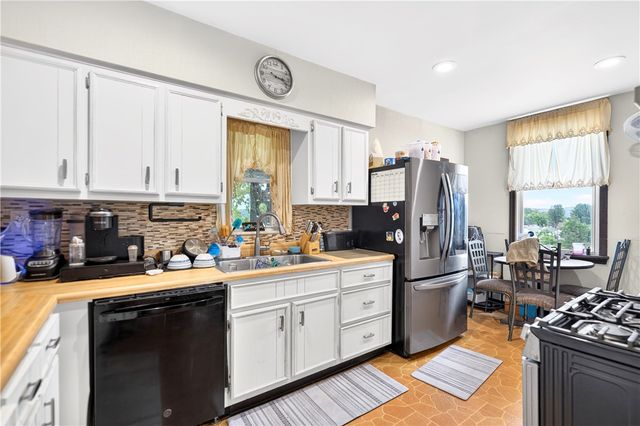 1218 Mutual St, Sheraden, PA 15204