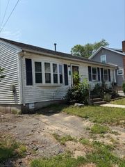 112 1/2 Ford, Brockton, MA 02301