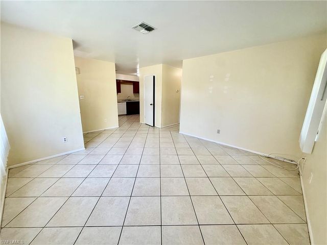 516 Parkside ST, Lehigh Acres, FL 33936