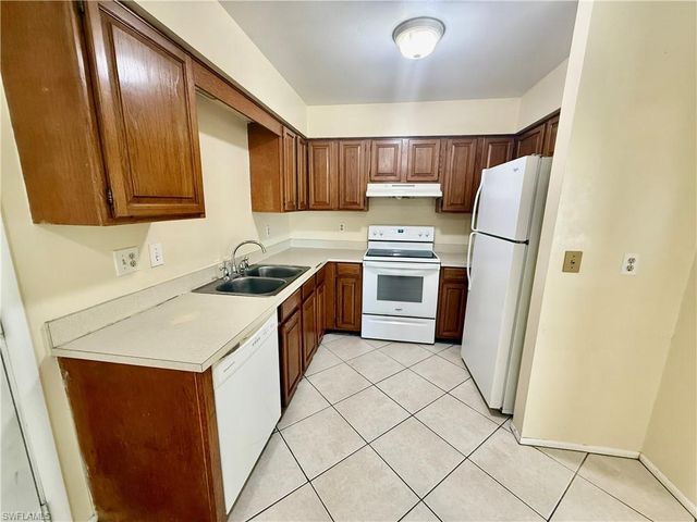 516 Parkside ST, Lehigh Acres, FL 33936