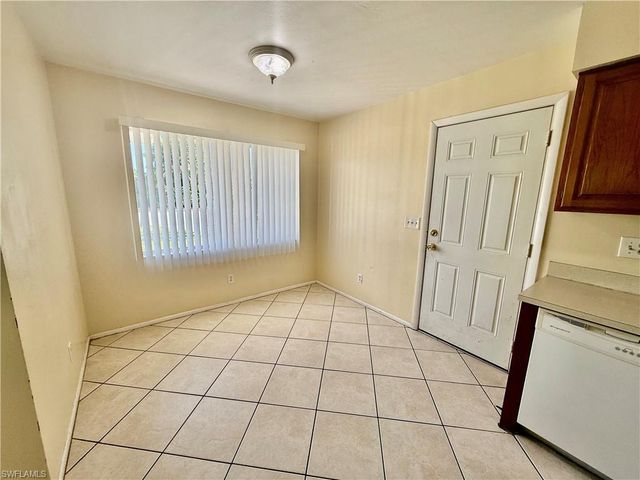 516 Parkside ST, Lehigh Acres, FL 33936