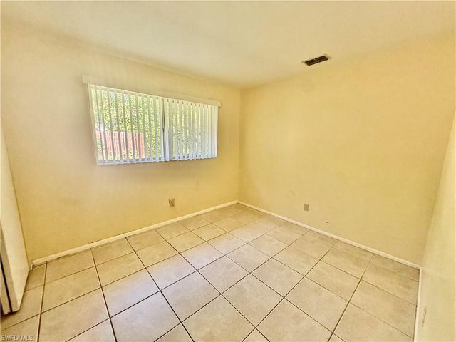 516 Parkside ST, Lehigh Acres, FL 33936