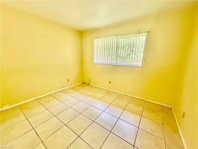 516 Parkside ST, Lehigh Acres, FL 33936