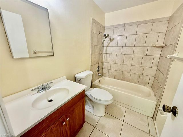 516 Parkside ST, Lehigh Acres, FL 33936