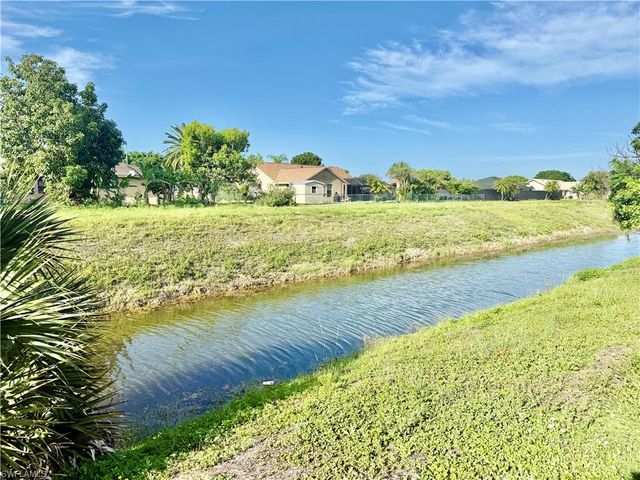 516 Parkside ST, Lehigh Acres, FL 33936