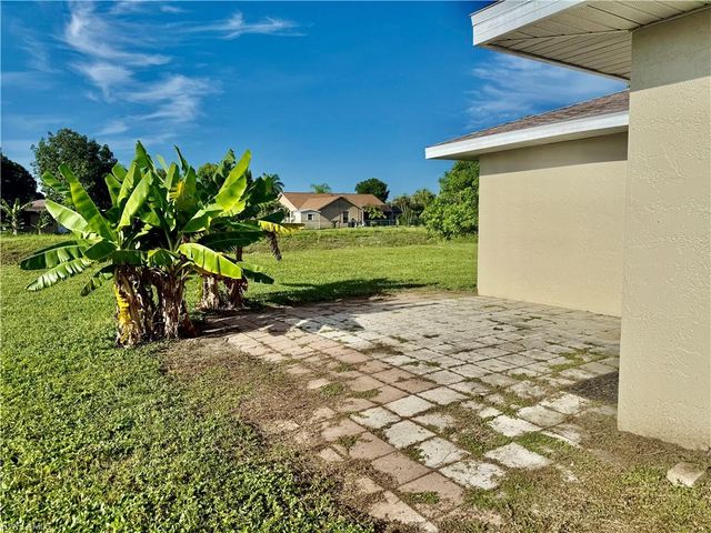 516 Parkside ST, Lehigh Acres, FL 33936