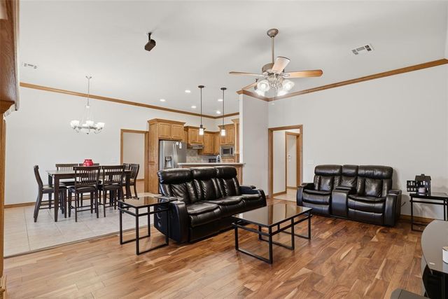 9036 NW 79th Terrace, Yukon, OK 73099