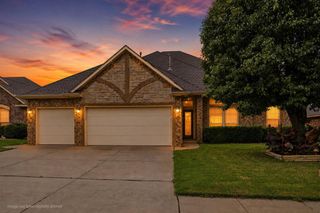 9036 NW 79th Terrace, Yukon, OK 73099