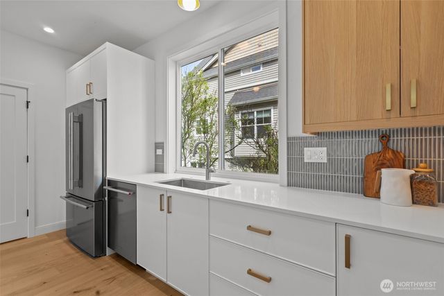 2220 B NW 62nd Street, Seattle, WA 98107