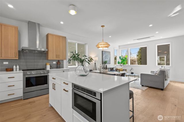 2220 B NW 62nd Street, Seattle, WA 98107