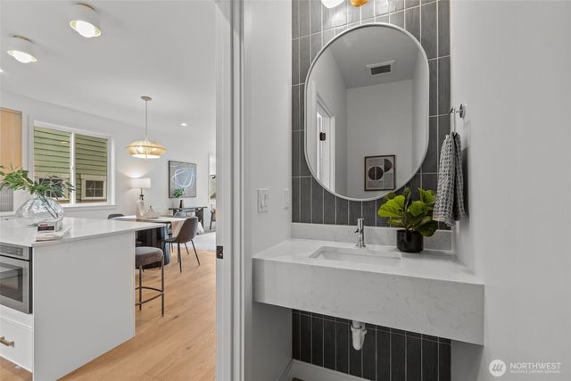 2220 B NW 62nd Street, Seattle, WA 98107
