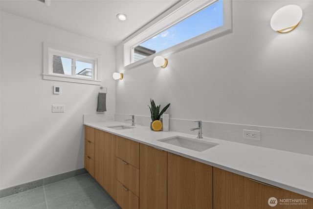 2220 B NW 62nd Street, Seattle, WA 98107
