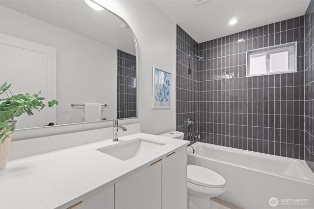2220 B NW 62nd Street, Seattle, WA 98107