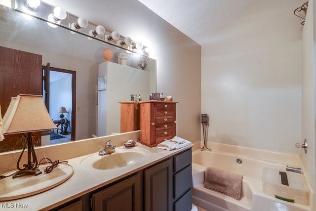 582 Meredith Lane, Cuyahoga Falls, OH 44223