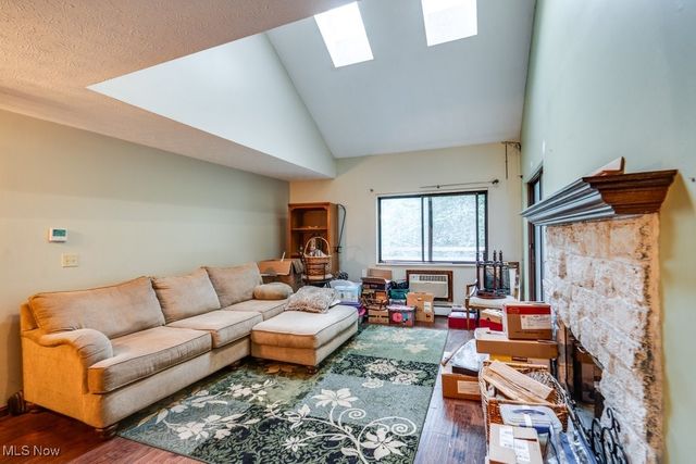 582 Meredith Lane, Cuyahoga Falls, OH 44223