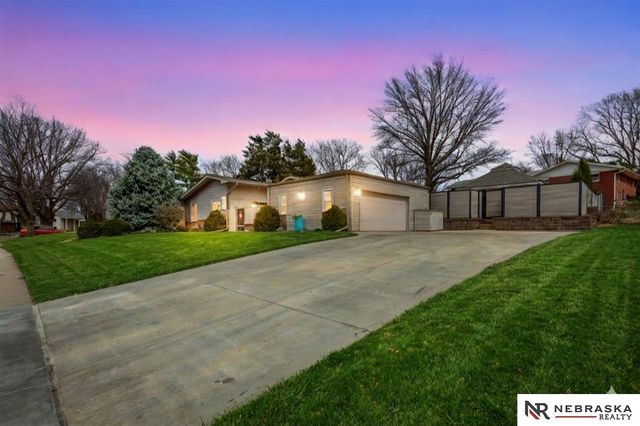 510 Hazelwood Drive, Lincoln, NE 68510