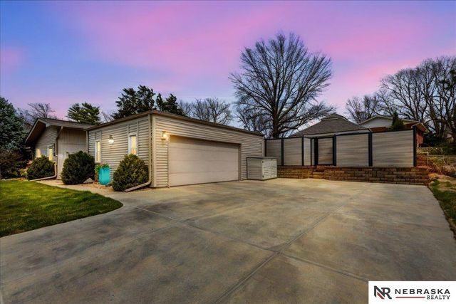 510 Hazelwood Drive, Lincoln, NE 68510