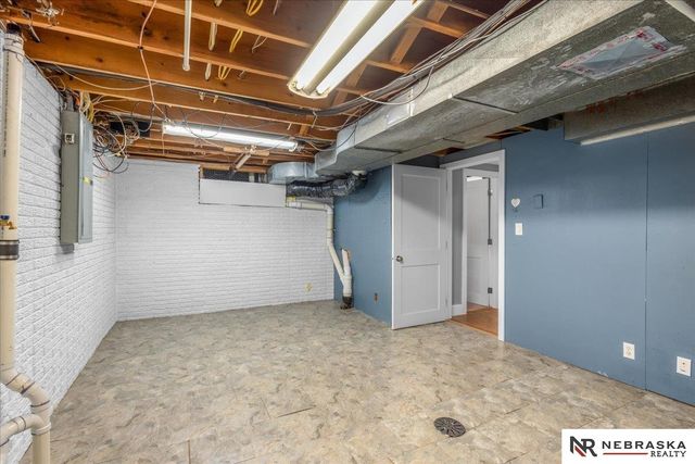 510 Hazelwood Drive, Lincoln, NE 68510