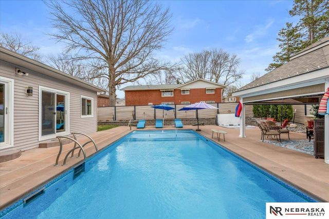 510 Hazelwood Drive, Lincoln, NE 68510