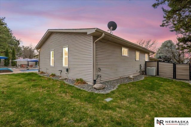 510 Hazelwood Drive, Lincoln, NE 68510