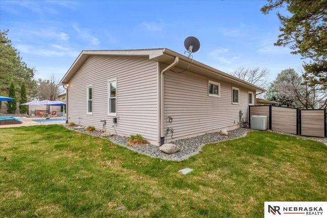 510 Hazelwood Drive, Lincoln, NE 68510