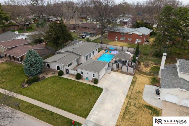 510 Hazelwood Drive, Lincoln, NE 68510