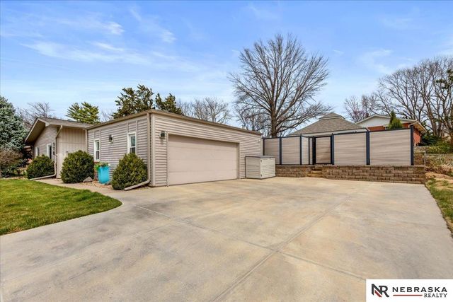 510 Hazelwood Drive, Lincoln, NE 68510