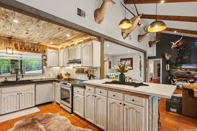 101 Candy Ln, Boerne, TX 78006