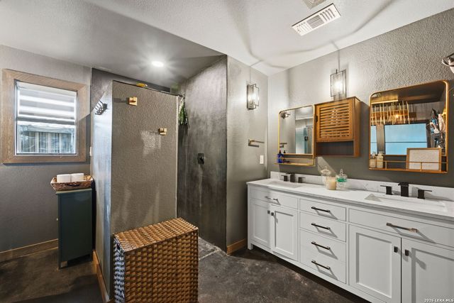 101 Candy Ln, Boerne, TX 78006