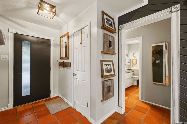 101 Candy Ln, Boerne, TX 78006