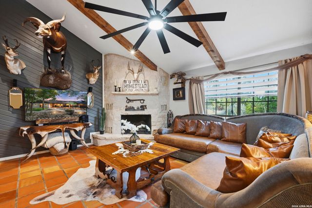 101 Candy Ln, Boerne, TX 78006