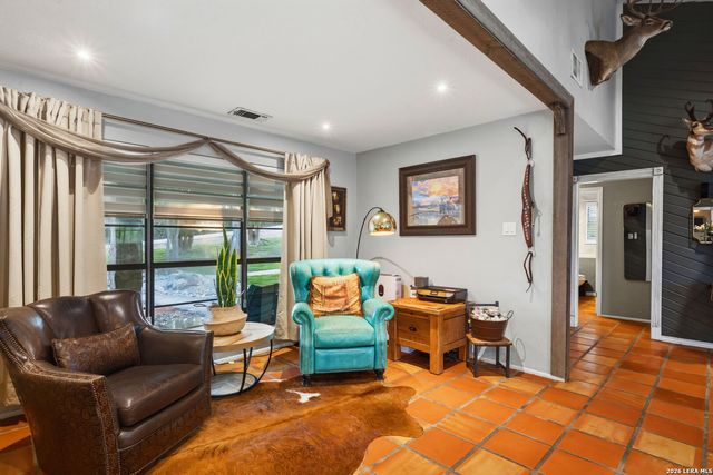 101 Candy Ln, Boerne, TX 78006