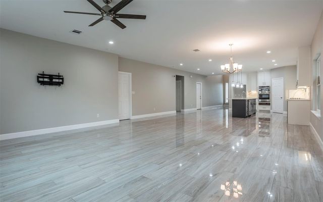 2718 Leslie LN, San Marcos, TX 78666