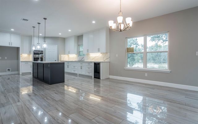 2718 Leslie LN, San Marcos, TX 78666
