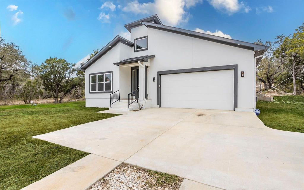2718 Leslie LN, San Marcos, TX 78666