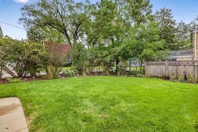 1126 E NAWADA STREET, Appleton, WI 54911