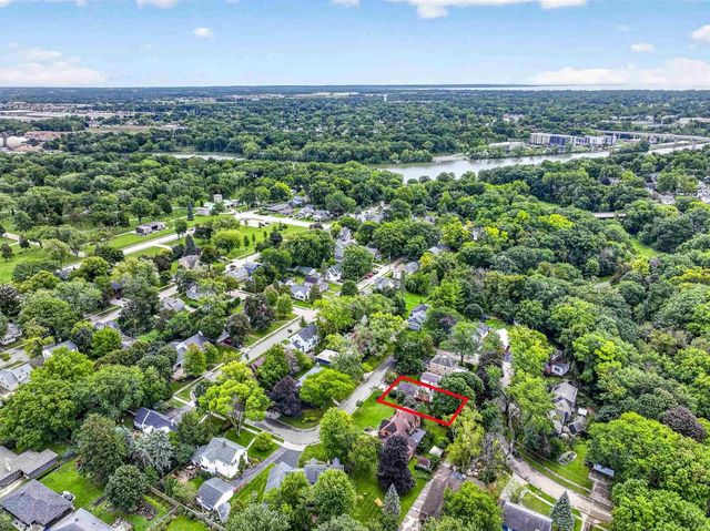 1126 E NAWADA STREET, Appleton, WI 54911