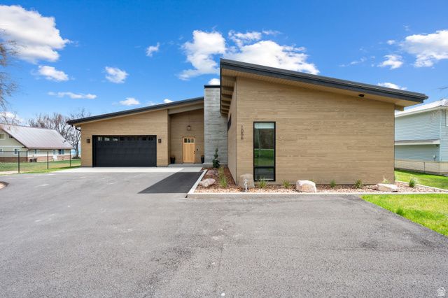 1056 S BEAR LAKE BLVD, Garden City, UT 84028